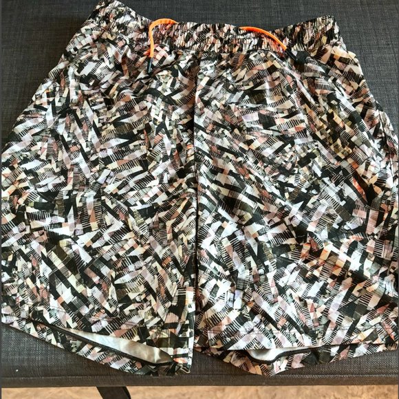 Lululemon Short • Medium